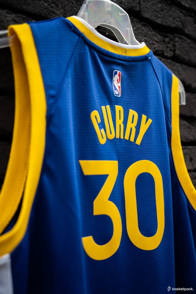https://www.basketpack.fr/wp-content/uploads/2022/05/maillot-icon-stephen-curry-683x1024.jpg